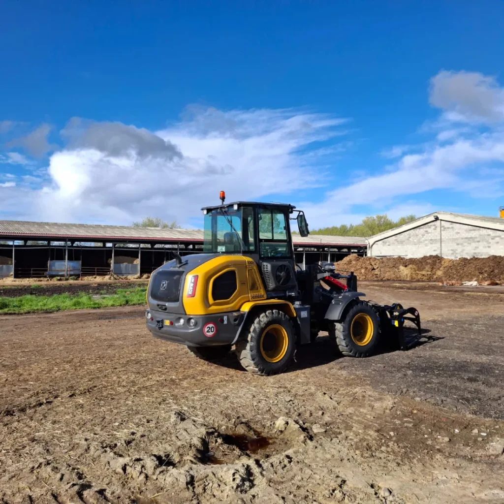 Miguel Oblanca – Venta de maquinaria de obra Pala cargadora articulada Weidemann en explotación agrícola, maquinaria disponible en Miguel Oblanca S.L. en León